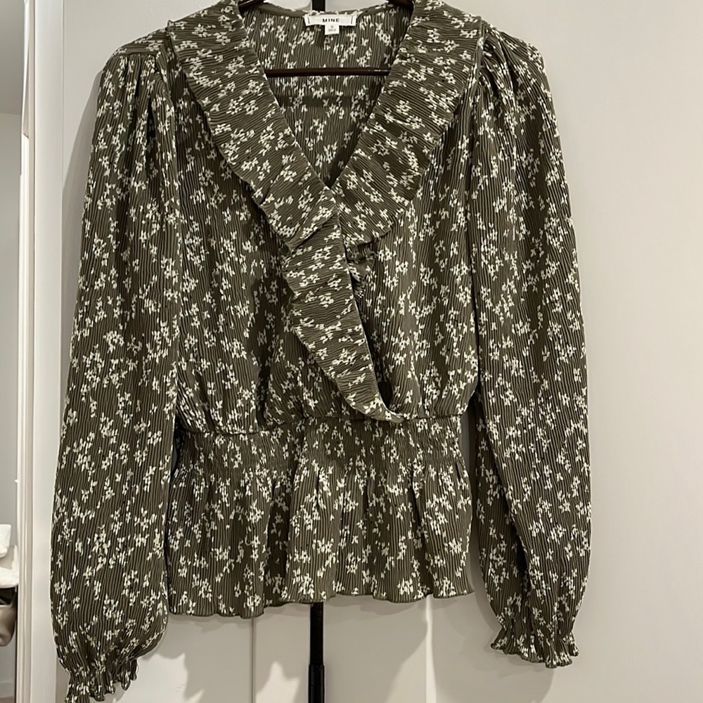 Dress top with button